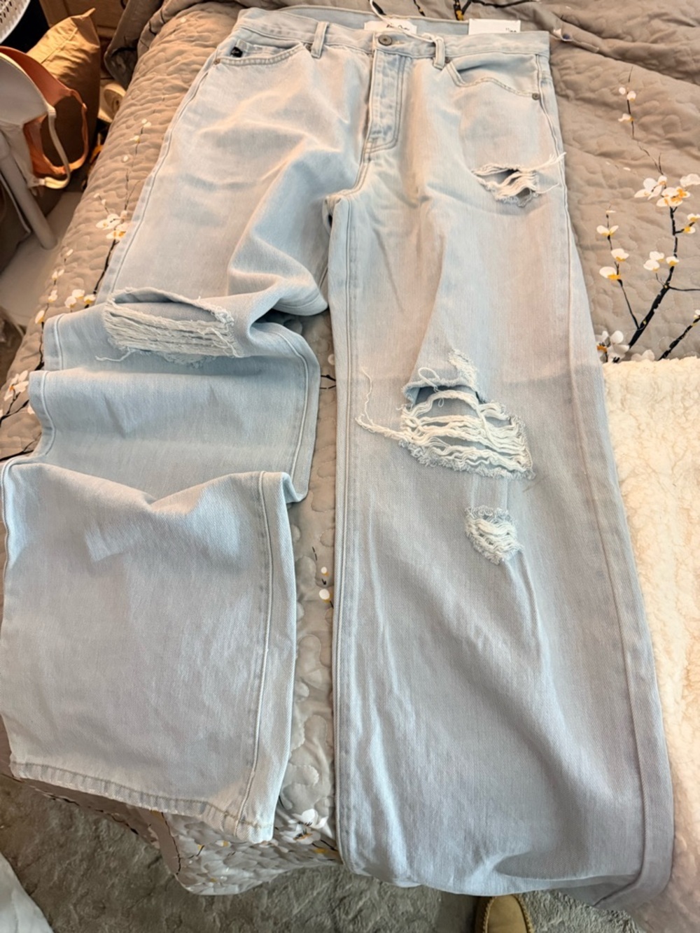 Light Wash Distressed Women’s Jeans - Casual Ripped flare leg